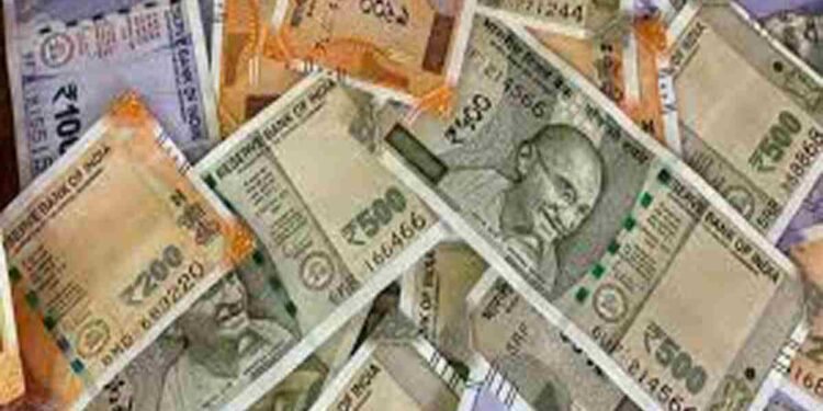 Odisha Liquor Factory Heist: 8 Dacoits Nabbed in Jharkhand, ₹3.5 Crore Recovered 1 Odisha Liquor Factory Heist, Kalahandi Liquor Factory Robbery, ₹3.5 Crore Recovered, 8 Dacoits Arrested, Jharkhand Dacoits, Liquor Factory Robbery, Dacoity in Odisha, Odisha Crime, Jharkhand Crime, Inter-State Crime, Police Operation, Dharmagarh, Kalahandi District, Robbery Arrests, Cash Recovery, Gang Arrested, Multiple Robberies, Arms Recovered, CCTV Footage Removed, 8 Dacoits Nabbed in Jharkhand After Odisha Liquor Factory Heist, ₹3.5 Crore Recovered in Odisha Liquor Factory Robbery Case, Gang Behind Multiple Robberies Across Odisha and Jharkhand Arrested, Masked Robbers Hold Employees Hostage in Kalahandi Liquor Factory Heist, Cross-State Police Coordination Leads to Arrests in Odisha Liquor Factory Robbery, Odisha Heist, Kalahandi Crime, Jharkhand Arrests, Odisha Liquor Factory Robbery Case, Kalahandi Dacoity News, Crime News Odisha,odisha police