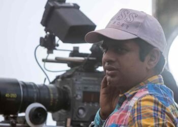 Zeenat Aman, Manish Harishankar, Showstopper, Bollywood, Indian cinema, veteran actress, film industry, artist support, health concerns