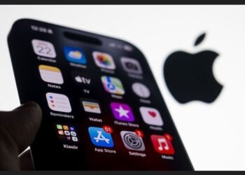 iPhone security, Apple warning, iOS update, iOS 18.6.2, security flaw, cyberattack, data leak, iPhone vulnerability, software update