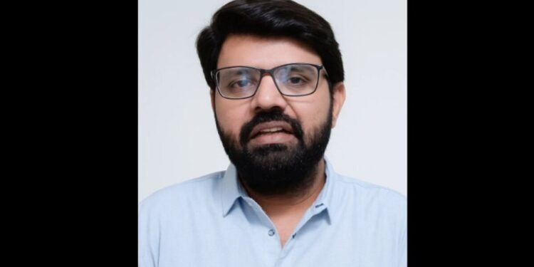 A Mother's Blessing, an Entrepreneur's Vision: The Sitaram Patel Story 1 Indian entrepreneur, Sitaram Patel, business success story, inspiring journey, entrepreneurship India, Khandwa, Madhya Pradesh, business empire, mobile business, startup story, perseverance, hard work, mother's sacrifice, rags to riches, small business success, Indian businessman, entrepreneur success story, HDM Sales, Shri Dadaji Mobile,Sitaram Patel, entrepreneurship, success story, business growth, overcoming poverty, inspirational journey, Madhya Pradesh, family business, Khandwa, Shri Dadaji Mobile,