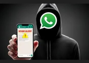 WhatsApp scam, online fraud, screen mirroring fraud, digital scams, cybercrime, bank account fraud, keylogger