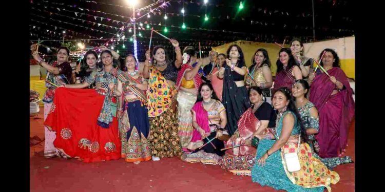Dwarka Lit Up with Dandiya at Bal Ramlila, Devotees Danced to Mata’s Bhajans 1 Dandiya Night, Navratri, Bal Ramlila Dwarka, Dwarka events, Delhi Navratri, Dandiya, devotional songs, cultural program Delhi, festive celebration, traditional dance