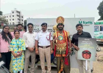 Fortis helmet safety drive, road safety campaign India, Fortis Healthcare initiative, traffic police partnership, helmet distribution India, Fortis Hai Na campaign,Fortis Hospital