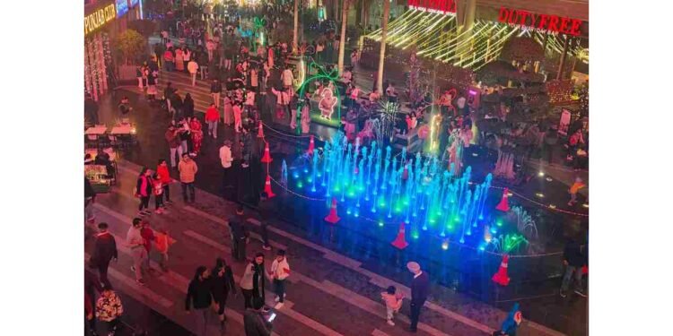 Uptown by Advant, Noida footfall, New Year shopping Noida, Advant Navis news