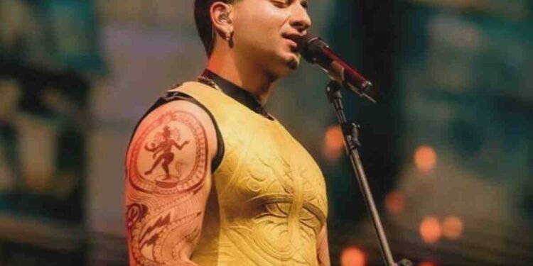 Santanu Hazarika Returns with new full-arm mehendi design for sitarist Rishab Rikhiram Sharma 1 Santanu Hazarika mehendi, Rishab Rikhiram Sharma, full arm mehendi design, contemporary mehendi art, sitarist collaboration